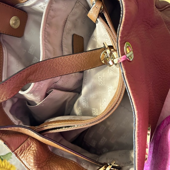 Michael kors purse - Picture 2 of 2